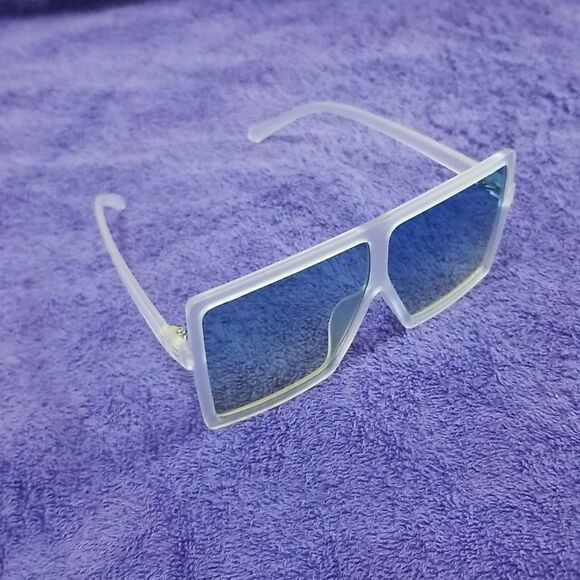 High Fashion Wmn's Oversized Sunglasses. - Picture 3 of 7